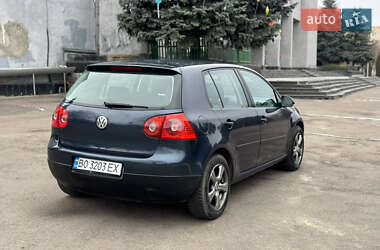 Хетчбек Volkswagen Golf 2004 в Рівному