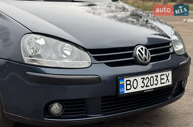 Хетчбек Volkswagen Golf 2004 в Рівному