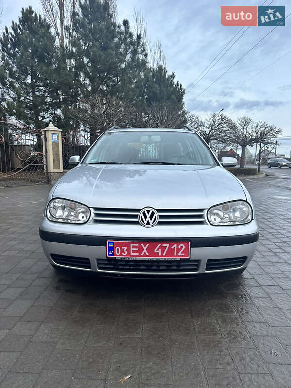 Універсал Volkswagen Golf 2002 в Сарнах