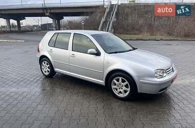 Хетчбек Volkswagen Golf 2003 в Луцьку