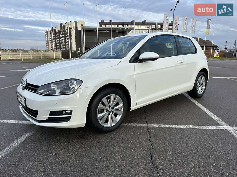 Хетчбек Volkswagen Golf 2016 в Києві