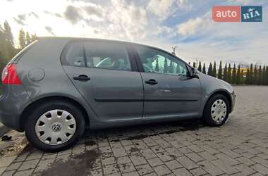 Хэтчбек Volkswagen Golf 2004 в Надворной