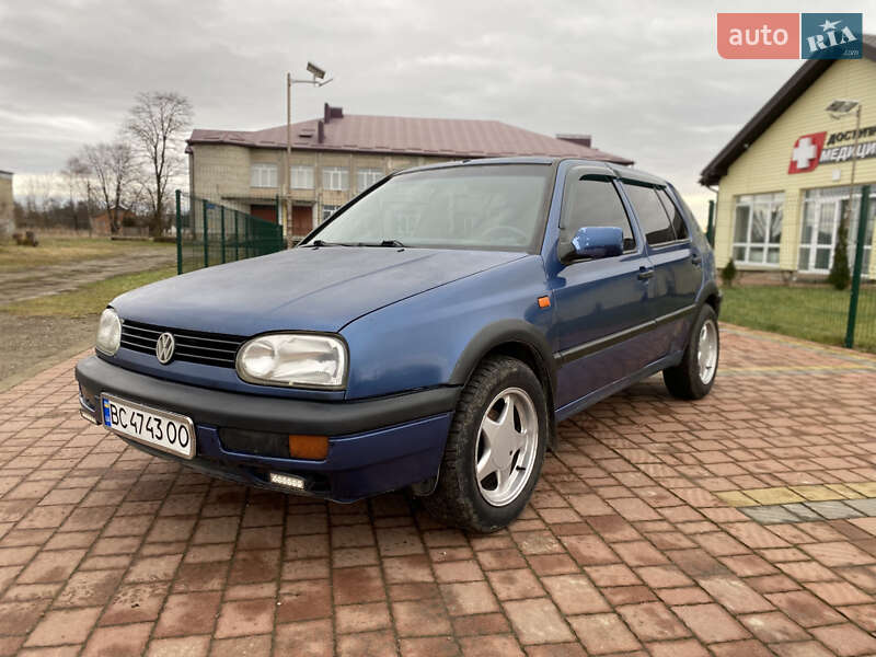 Хетчбек Volkswagen Golf 1993 в Стрию