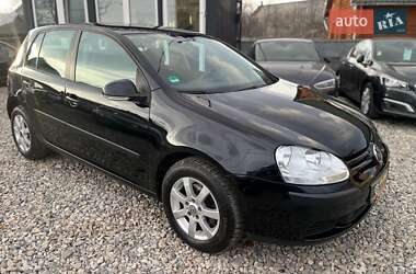 Хетчбек Volkswagen Golf 2005 в Коломиї