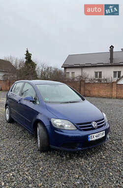 Хетчбек Volkswagen Golf 2005 в Хмельницькому