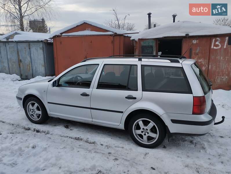 Універсал Volkswagen Golf 2001 в Луцьку