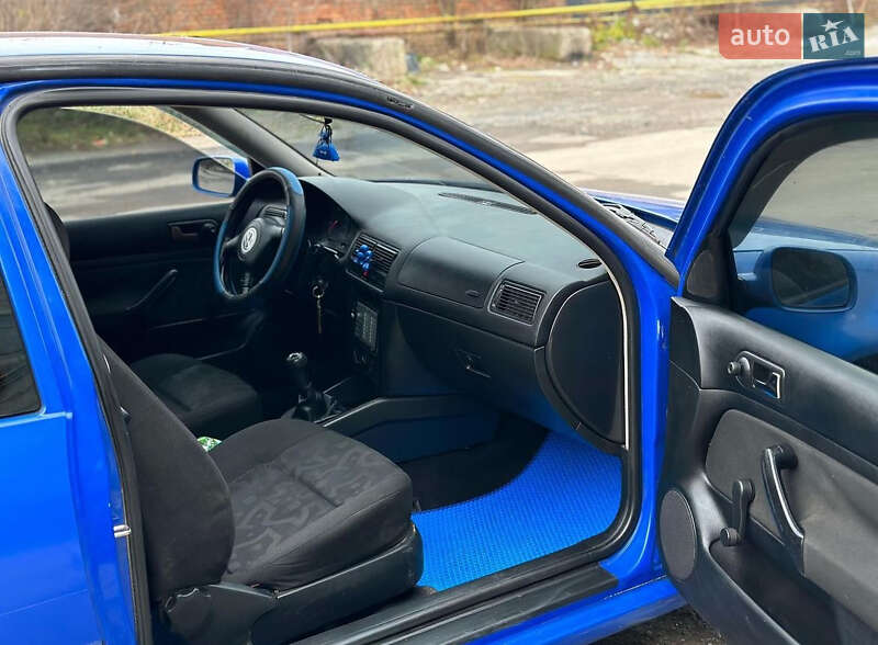 Хэтчбек Volkswagen Golf 1998 в Гоще