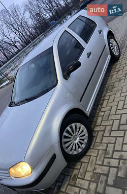 Хетчбек Volkswagen Golf 2003 в Білій Церкві