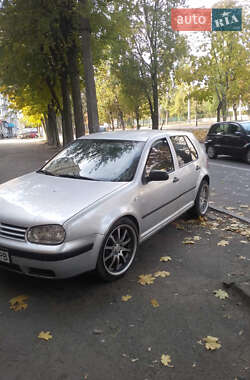 Хетчбек Volkswagen Golf 2003 в Білій Церкві