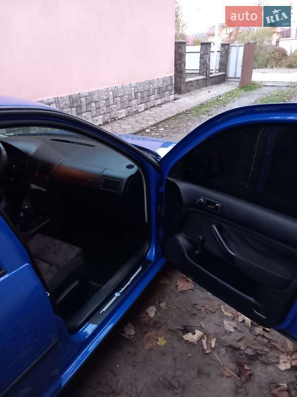 Хэтчбек Volkswagen Golf 1998 в Ужгороде