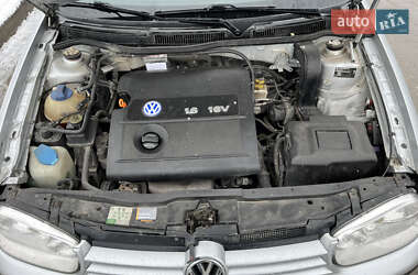 Хэтчбек Volkswagen Golf 2002 в 