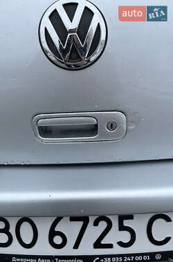 Хэтчбек Volkswagen Golf 2002 в 