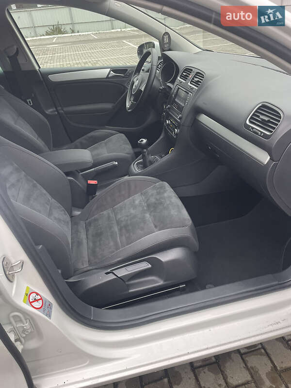 Хэтчбек Volkswagen Golf 2009 в Луцке