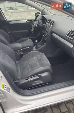 Хэтчбек Volkswagen Golf 2009 в 
