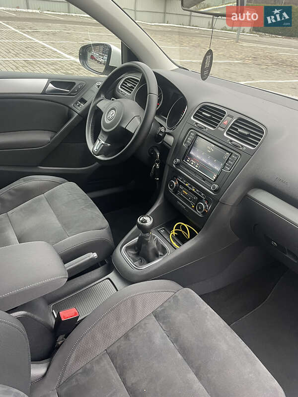Хэтчбек Volkswagen Golf 2009 в Луцке