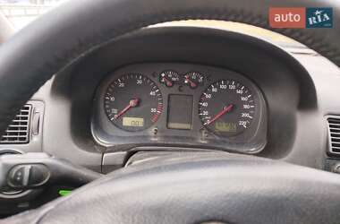 Хэтчбек Volkswagen Golf 1999 в 