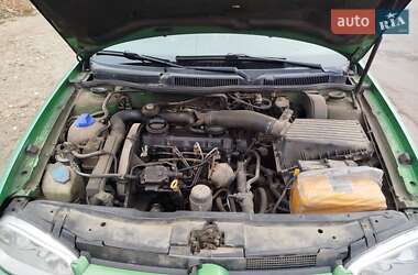 Хэтчбек Volkswagen Golf 1999 в 