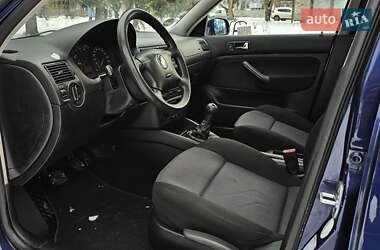 Хетчбек Volkswagen Golf 2002 в Тернополі