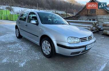 Хетчбек Volkswagen Golf 2001 в Тернополі