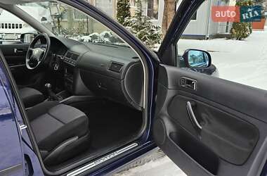 Хетчбек Volkswagen Golf 2002 в Тернополі