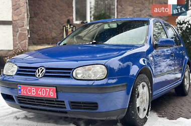 Хетчбек Volkswagen Golf 2001 в Городку