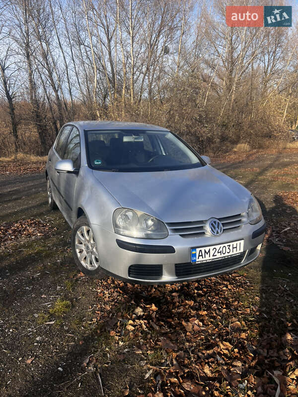 Хетчбек Volkswagen Golf 2003 в Житомирі