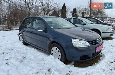 Хетчбек Volkswagen Golf 2005 в Сторожинці