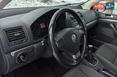 Хетчбек Volkswagen Golf 2006 в Звягелі