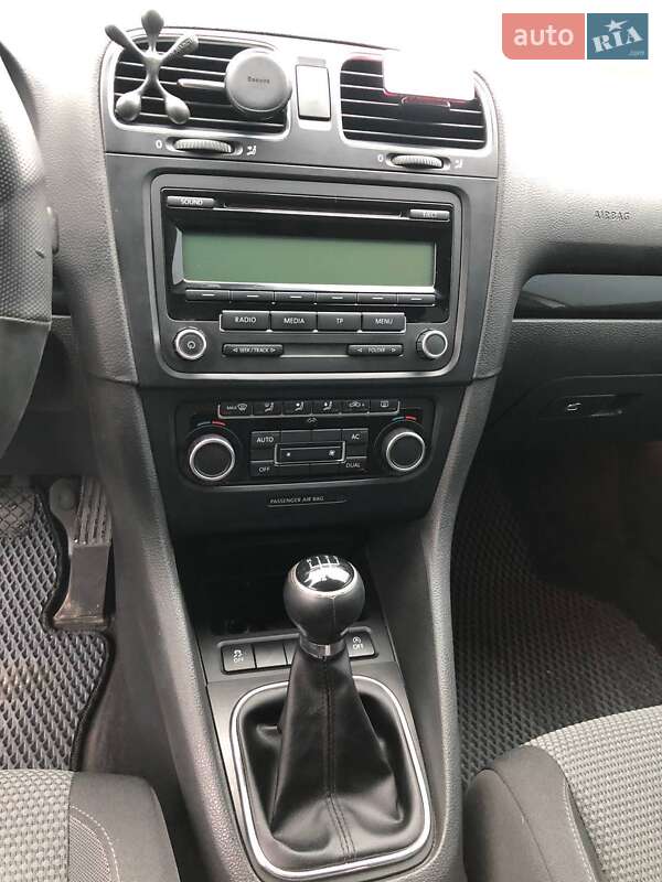 Універсал Volkswagen Golf 2011 в Звягелі