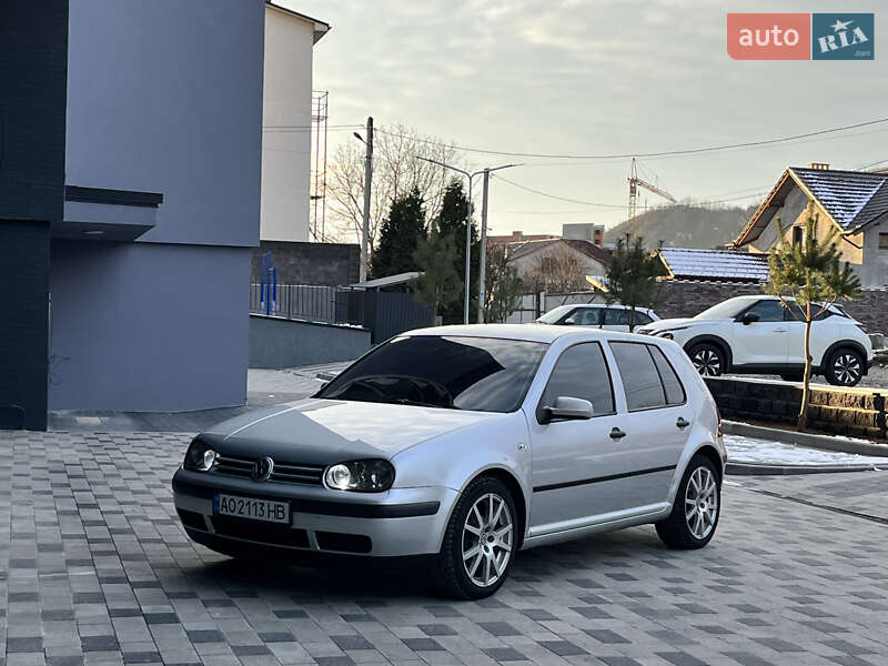 Хетчбек Volkswagen Golf 2002 в Мукачевому