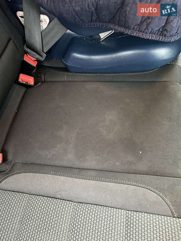 Універсал Volkswagen Golf 2011 в Києві