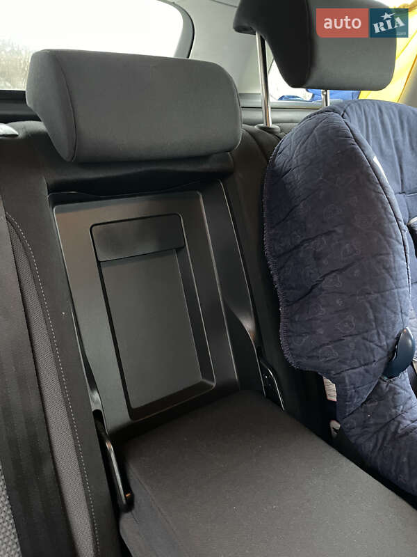 Універсал Volkswagen Golf 2011 в Києві