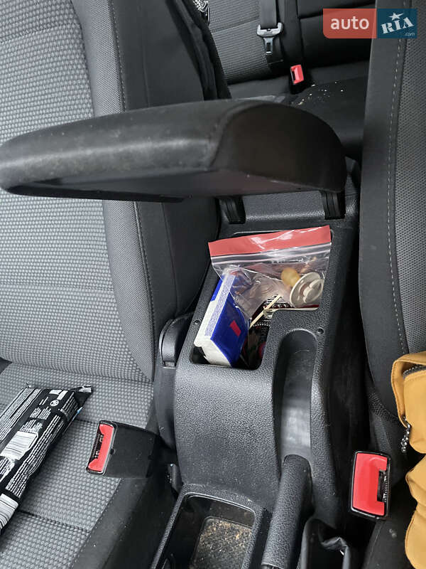 Універсал Volkswagen Golf 2011 в Києві