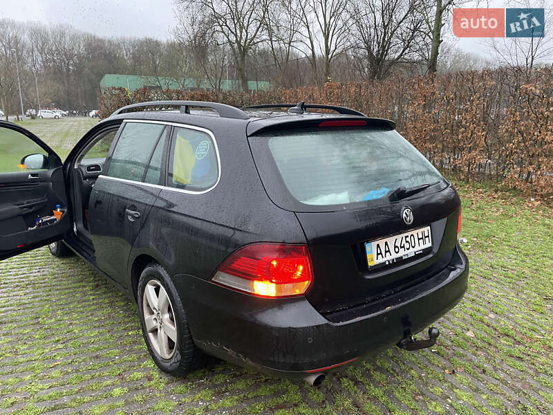 Універсал Volkswagen Golf 2011 в Києві