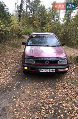 Хетчбек Volkswagen Golf 1994 в Вараші