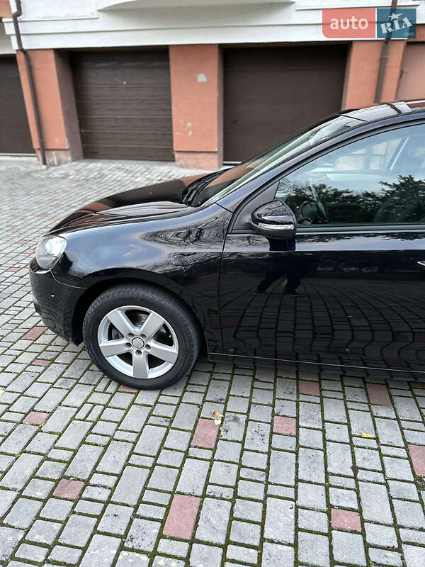 Хэтчбек Volkswagen Golf 2010 в Ивано-Франковске