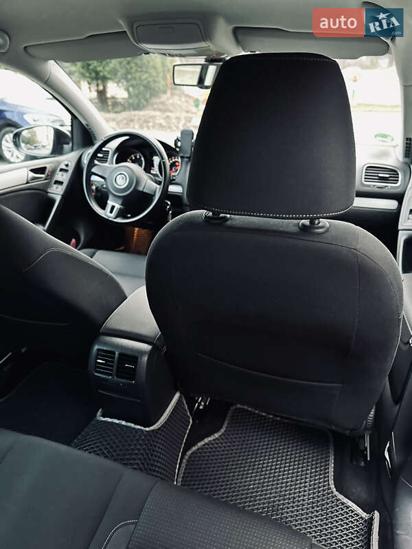 Хэтчбек Volkswagen Golf 2010 в Ивано-Франковске