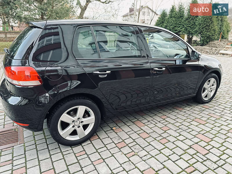 Хэтчбек Volkswagen Golf 2010 в Ивано-Франковске