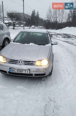 Хетчбек Volkswagen Golf 2002 в Львові