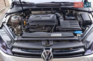 Хэтчбек Volkswagen Golf 2017 в 