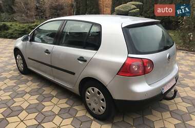 Хетчбек Volkswagen Golf 2004 в Миколаєві