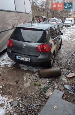 Хэтчбек Volkswagen Golf 2005 в Ровно