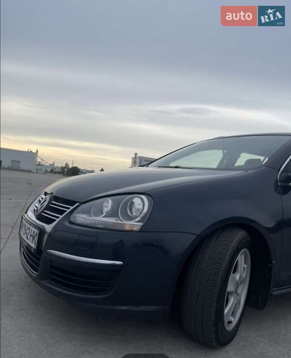 Універсал Volkswagen Golf 2009 в Коростені