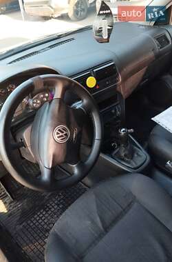 Хетчбек Volkswagen Golf 2002 в Кам'янському