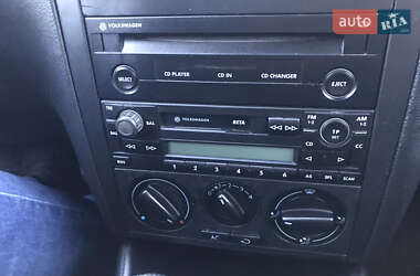 Хэтчбек Volkswagen Golf 2003 в 
