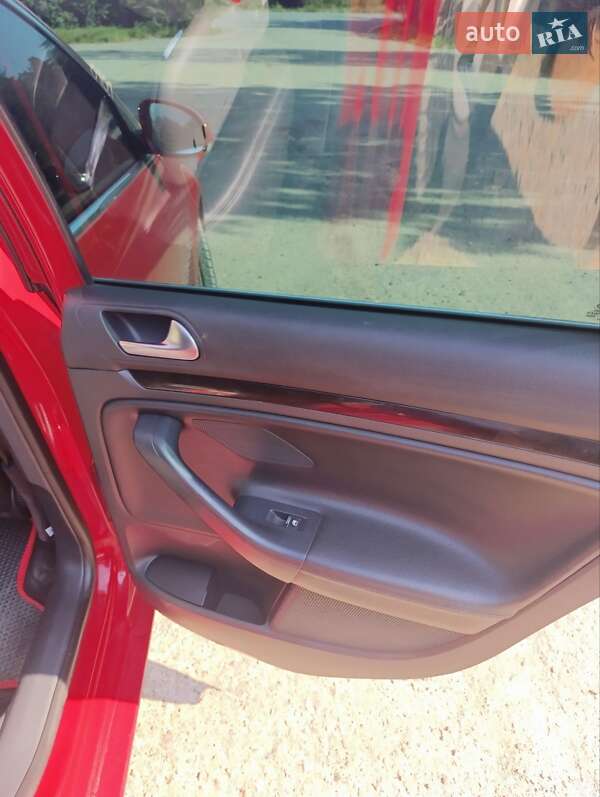 Универсал Volkswagen Golf 2010 в Оброшином