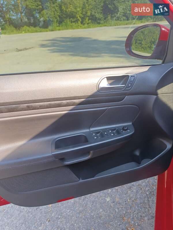 Универсал Volkswagen Golf 2010 в Оброшином