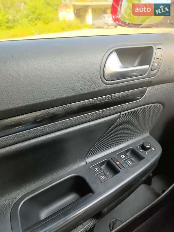 Универсал Volkswagen Golf 2010 в Оброшином