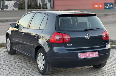 Хетчбек Volkswagen Golf 2005 в Львові