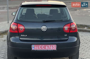 Хетчбек Volkswagen Golf 2005 в Львові